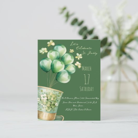 Leprechaun Pet met ballonnen en shamrocks Kaart (Staand voorkant)