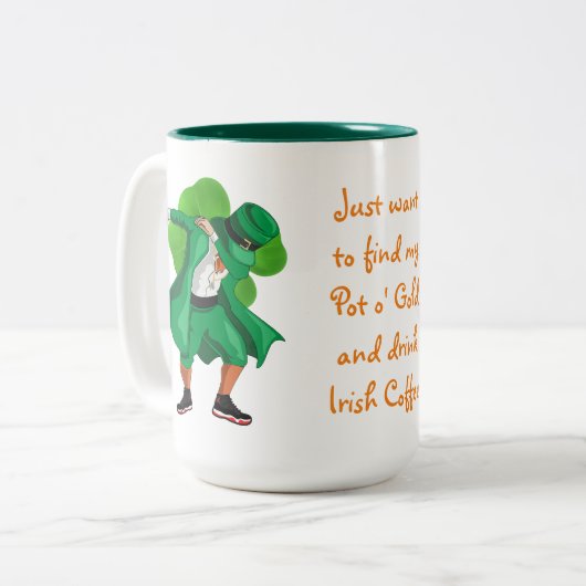 Leprechaun Pot o'Gold Rainbow Irish Coffee Tweekleurige Koffiemok (Voorkant links)