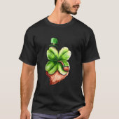 Leprechaun Shamrock met Pet van pijpen en staafvle T-shirt (Voorkant)