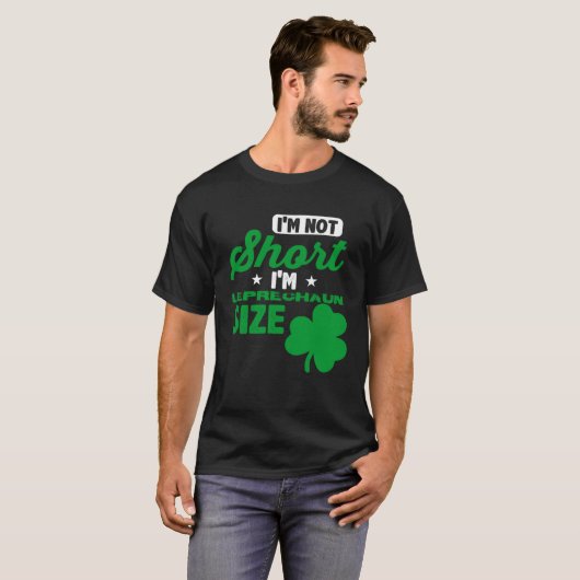 Leprechaun Short Person St Patricks Day Drinking T-shirt (Voorkant volledig)