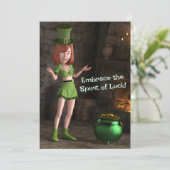 Leprechaun-stripfiguur naast de pot met goud feestdagenkaart (Staand voorkant)
