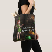 Leprechaun Toon Meisje naast de pot met goud Tote Bag (Dichtbij)