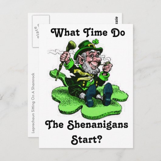 Leprechaun zittend op een shamrock briefkaart (Voorkant / Achterkant)