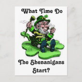 Leprechaun zittend op een shamrock briefkaart (Voorkant)