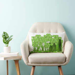 Leprechaun's Top Hat Lying in Field of Shamrocks Kussen