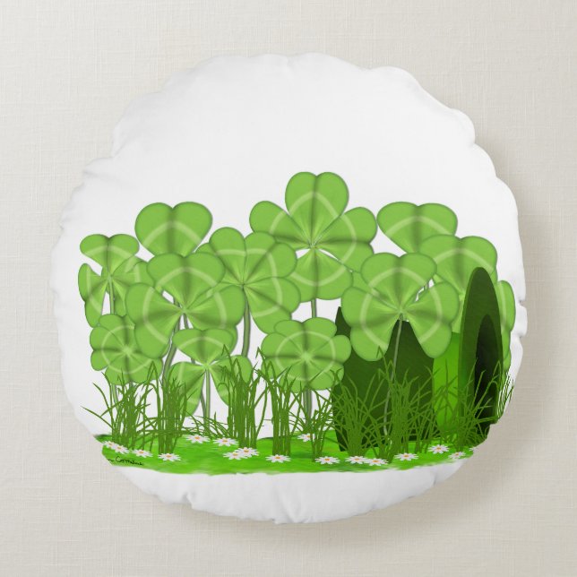 Leprechaun's Top Hat Lying in Field of Shamrocks Rond Kussen (Voorkant)