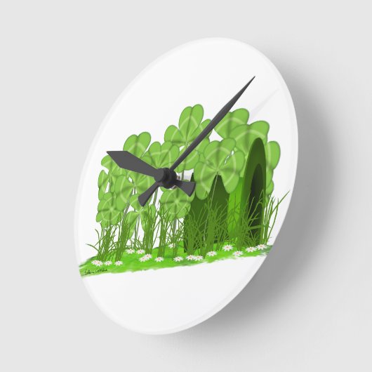 Leprechaun's Top Hat Lying in Field of Shamrocks Ronde Klok (Hoek)