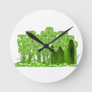 Leprechaun's Top Hat Lying in Field of Shamrocks Ronde Klok