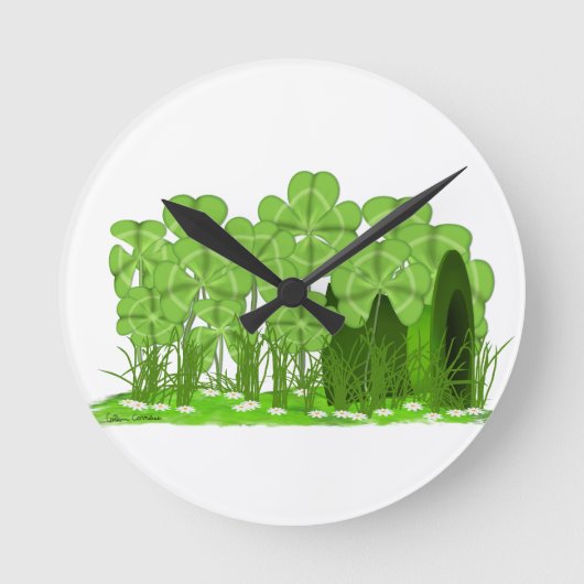 Leprechaun's Top Hat Lying in Field of Shamrocks Ronde Klok (Voorkant)
