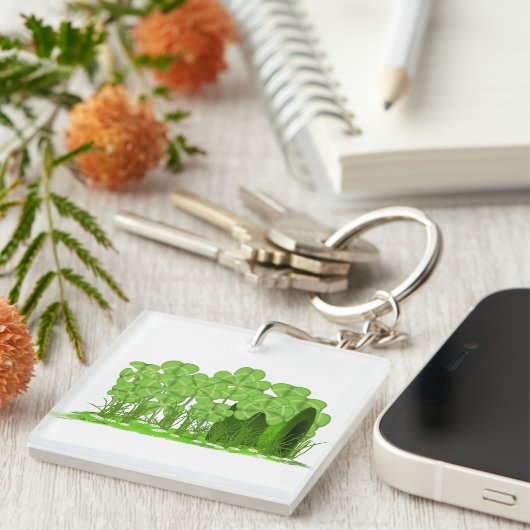 Leprechaun's Top Hat Lying in Field of Shamrocks Sleutelhanger (Voorkant Rechts)