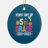 Leraar 5e leerjaar eerste dag van het 5e leerjaar keramisch ornament (Links)