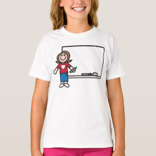 Leraar bij klaslokaal met whiteboard t-shirt