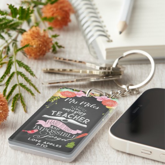 Leraar Een echt geweldige leraar is moeilijk te vi Sleutelhanger (Voorkant Rechts)