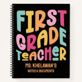 Leraar Eerste Klas Waardering Kleurrijke Tekst Notitieboek (Voorkant)