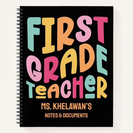 Leraar Eerste Klas Waardering Kleurrijke Tekst Notitieboek (Voorkant)