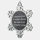 Leraar geeft schaarste in Chalkboard Design Gift Tin Sneeuwvlok Ornament (Rechts)