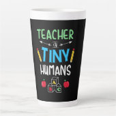 Leraar Gift Teacher Tiny Humans Latte Mok (Voorkant)