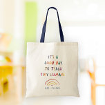 Leraar Goede Dag Kleine Humans Moderne Typografie Tote Bag<br><div class="desc">Fun Teacher canvas tas die het leest,  IS EEN GOEDE DAG OM TINY HUMANS TE ONDERLEN in een waterverf regenboogontwerp. Heldere en moderne docenten appreciatie cadeau. Aanpassen met de naam van uw leraren!</div>
