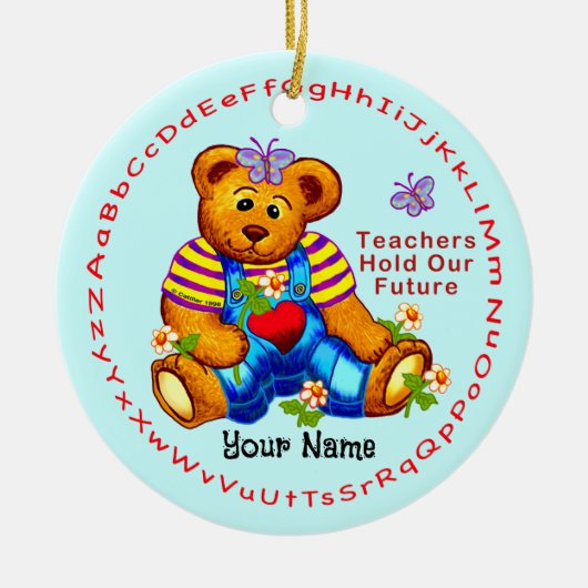 Leraar houdt toekomstig keramisch Ornament vast (Voorkant)