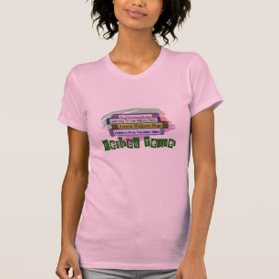 Leraar in ruste (grappige stapel boekenontwerp) t-shirt