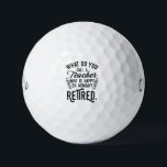 Leraar in ruste Hoofd van school pensionering Golfballen<br><div class="desc">Grappig gepensioneerd leraar gezegde dat is perfect voor het afscheid cadeau voor uw favoriete collega die een goed gevoel van humor heeft. Het gezegde op dit moderne gepensioneerde lerarencadeau luidt: "Hoe noem je een leraar die gelukkig is op maandag? Met pensioen." In moderne zwarte typografie. Bekijk onze winkel voor andere...</div>