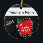 Leraar Makes 4th Grade Rock | Chalkboard Keramisch Ornament<br><div class="desc">Leraar Makes 4th Grade Rock | ChalkboardOrnament. 100% . *** ⭐ Dit product is 100% . ***** Klik op CUSTOMIZE BUTTON om toe te voegen, te verwijderen, te verplaatsen, te wijzigen, te roteren, enz.om het even welke grafiek of tekst of gebruik de vullingsvakjes. ⭐ 99% van mijn design in mijn...</div>