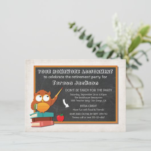 Leraar Owl met uitnodiging van de partij van het b (Staand voorkant)