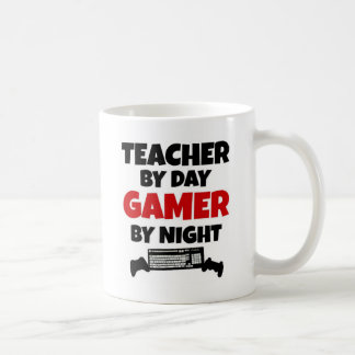 Leraar voor dag gamer bij nacht koffiemok