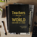 Leraarsnaam Gouden Quote Zwart Leer Elegant Planner<br><div class="desc">Leerachtige planner met leraar gouden folie typografie script citaat "Leraren veranderen de wereld één student per keer",  aangepaste naam en titel                  Het kan een attent aandenken cadeau om uw dankbaarheid en waardering uit te drukken en zeggen dank u aan uw beste docent!</div>