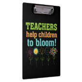 Leraren helpen kinderen om klembord te blokkeren (Rechts)