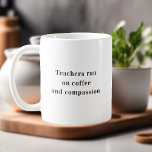 Leraren rennen op Coffee Quote Koffiemok<br><div class="desc">**Onze Mok "Teachers Run on Coffee and Compassion" introduceren: Honoring Educators** Vier de toewijding en het hart van docenten met onze Mok "Teachers Run on Coffee and Compassion". Deze zorgvuldig ontworpen mok houdt niet alleen je favoriete brouwsel vast, maar dient ook als een eerbetoon aan de opvoeders die hun passie...</div>
