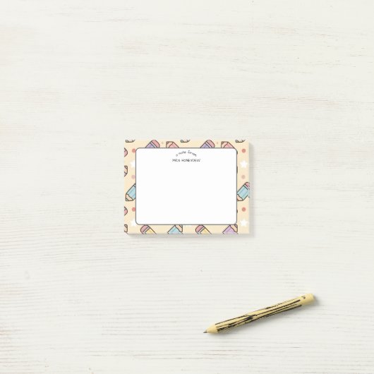 Lerarenschetspatroon met potloden post-it® notes (Op bureau)