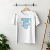 Leren is een hartverscheurend werk t-shirt
