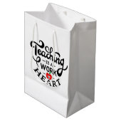 Leren is een werk van hart gewaardeerd voor leraar medium cadeauzakje (Voorkant Gekanteld)