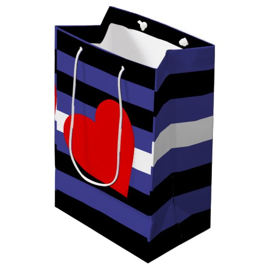 Leren Pride-vlag en hart Medium Cadeauzakje (Voorkant Gekanteld)