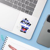 LEREN WEERSTAND VUIST STICKER (Laptop met iPhone)