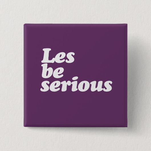 LES WEES ERNSTIG VIERKANTE BUTTON 5,1 CM (Voorkant)