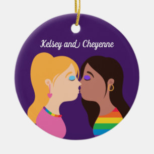 Lesbian Couple Kiss Cute Custom Gay Pride Paars Keramisch Ornament