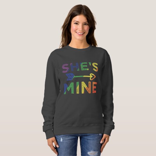Lesbian Couple Ze is Mine Matching LGBT Pride Trui (Voorkant volledig)
