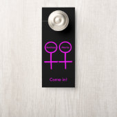 Lesbian Lovers Personalized door Hanger (Op knop)