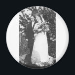 Lesbian Wedding Circa 1920 Magneet<br><div class="desc">Show je steun voor het homohuwelijk met deze  foto van een lesbische bruiloft in Oregon rond 1920.</div>