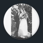 Lesbian Wedding Circa 1920 Magneet<br><div class="desc">Show je steun voor het homohuwelijk met deze  foto van een lesbische bruiloft in Oregon rond 1920.</div>