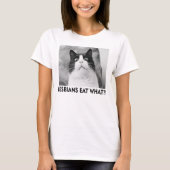 LESBIANS EAT WAT!?! T-SHIRT (Voorkant)