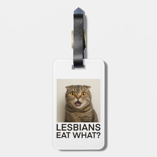 Lesbians Eat What Funny Bagagelabel (Achterkant verticaal)