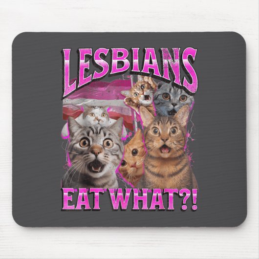 Lesbians Eat What_! Funny Cat Gay Pride Lgbtq Pun  Muismat (Voorkant)