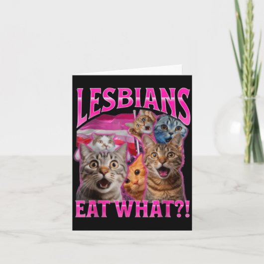Lesbians Eat What_ Funny Cat Rude Gay Pride Lgbtq  Kaart (Voorkant)