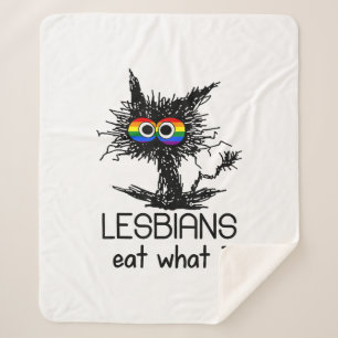 Lesbians eten wat kat Funny Humor pun LGBTQ Pride Sherpa Deken