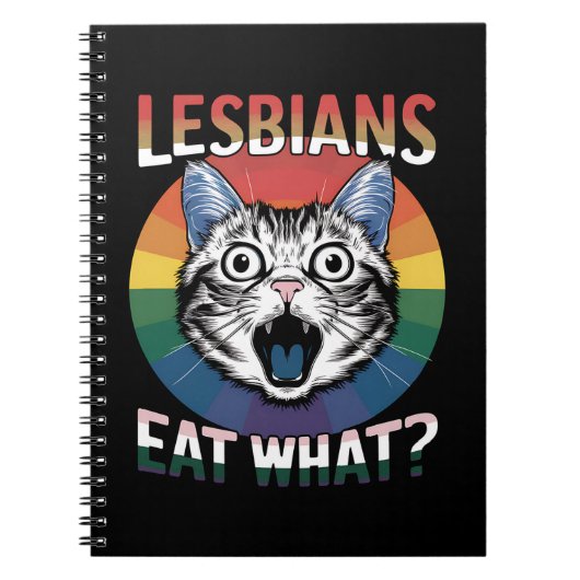 Lesbiennes Eet Wat Kat Humor LGBTQ Pride Flag Notitieboek (Voorkant)