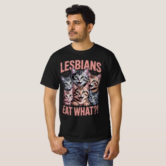Lesbiennes Eten Wat Grappige Kat Lesbische LGBTQ P T-shirt (Voorkant volledig)