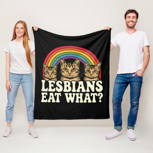 Lesbiennes eten wat  LGBT Pride Maand Meme Fleece Deken (In situ)